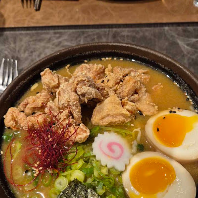 Plat servi chez TOM restaurant coréen, japonais et mongole, photographié par Arno Bonnet