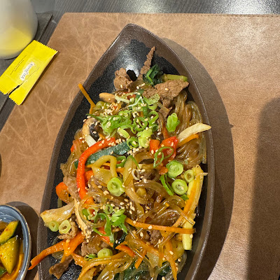 Plat servi chez TOM restaurant coréen, japonais et mongole, photographié par Danièle Bueche