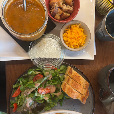 Plat servi chez 𝒟𝑒𝓁𝓅𝒽’𝓈, photographié par Elena Giria