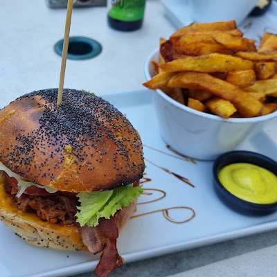Chez Tony, Burger Savoyard, Saint Jean d'Aulps à Saint-Jean-d'Aulps : plat photographié par Mika Do